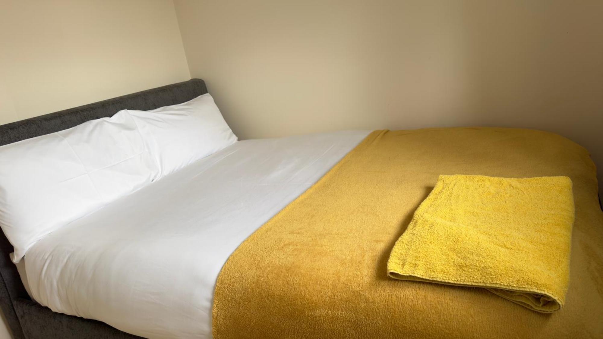 Contractor's Haven: Pet-Friendly 4-Bedroom with Free Parking and Fast Wi-Fi Aylesbury  Exterior photo